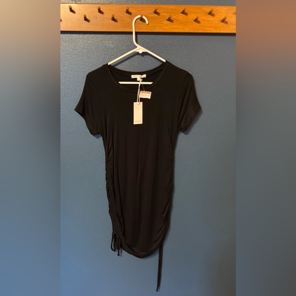Elegant Black Ruched Dress - Picture 1 of 5